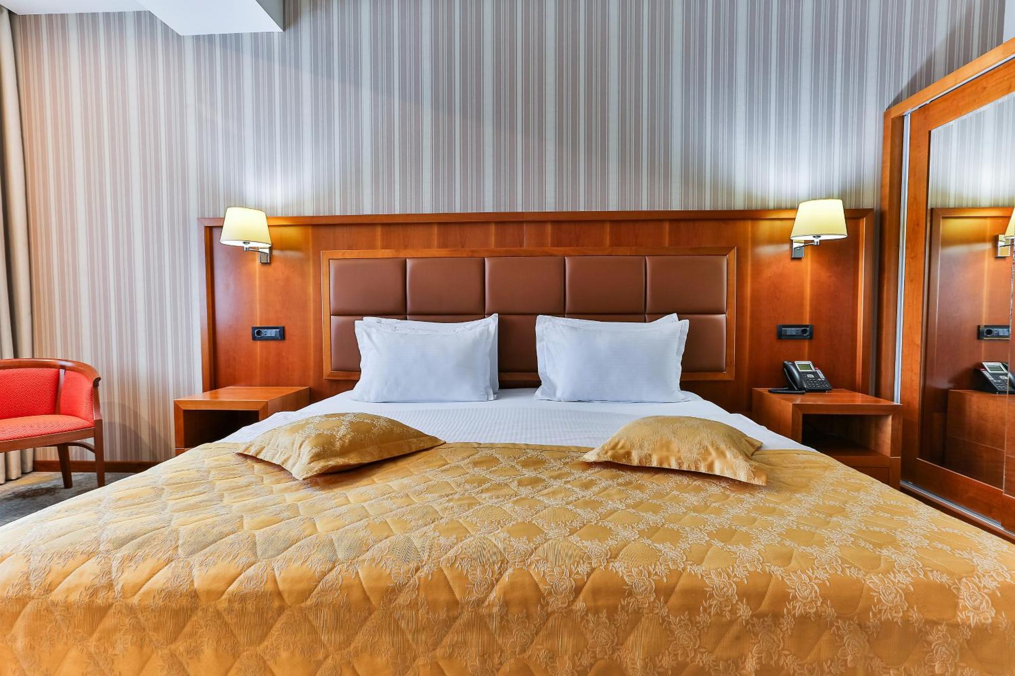 Kings Park Hotel Podgorica Ngoại thất bức ảnh