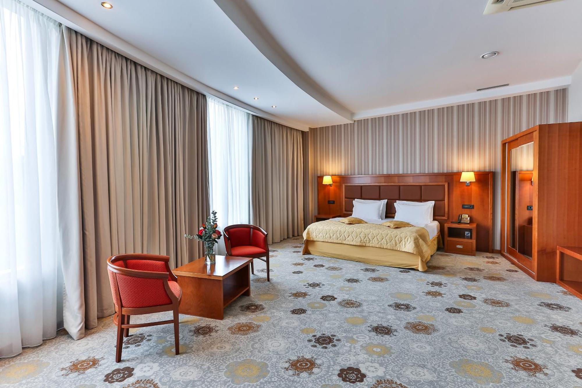 Kings Park Hotel Podgorica Ngoại thất bức ảnh
