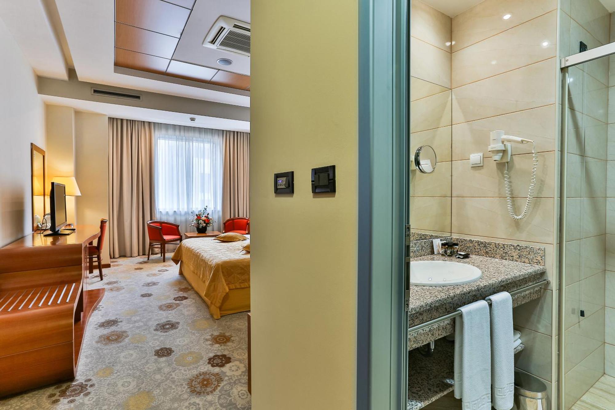 Kings Park Hotel Podgorica Ngoại thất bức ảnh
