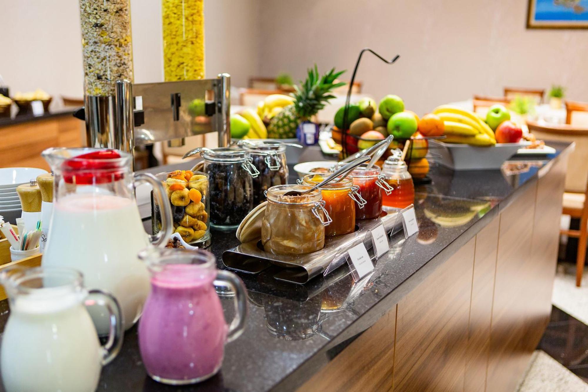 Kings Park Hotel Podgorica Ngoại thất bức ảnh