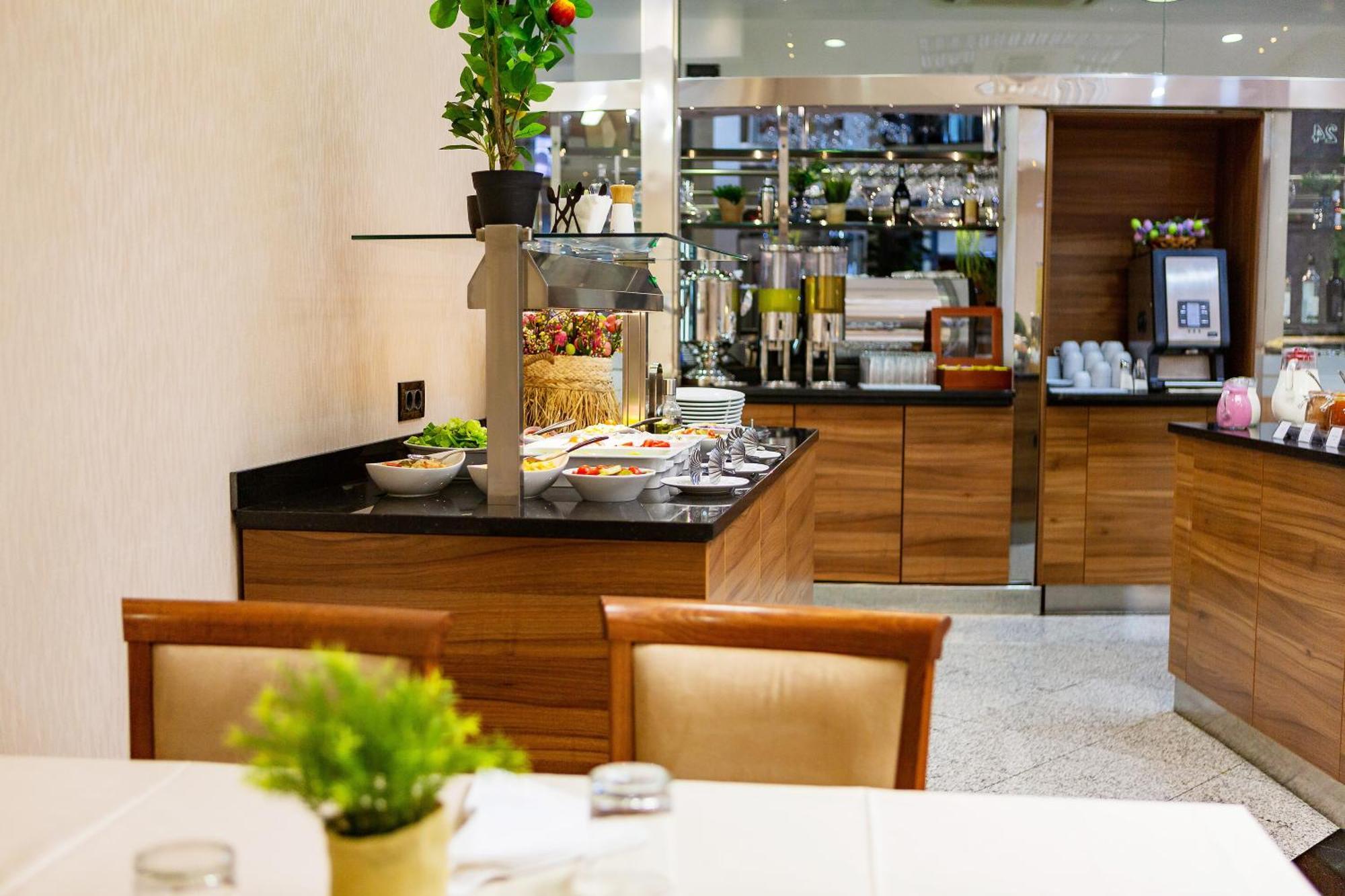 Kings Park Hotel Podgorica Ngoại thất bức ảnh