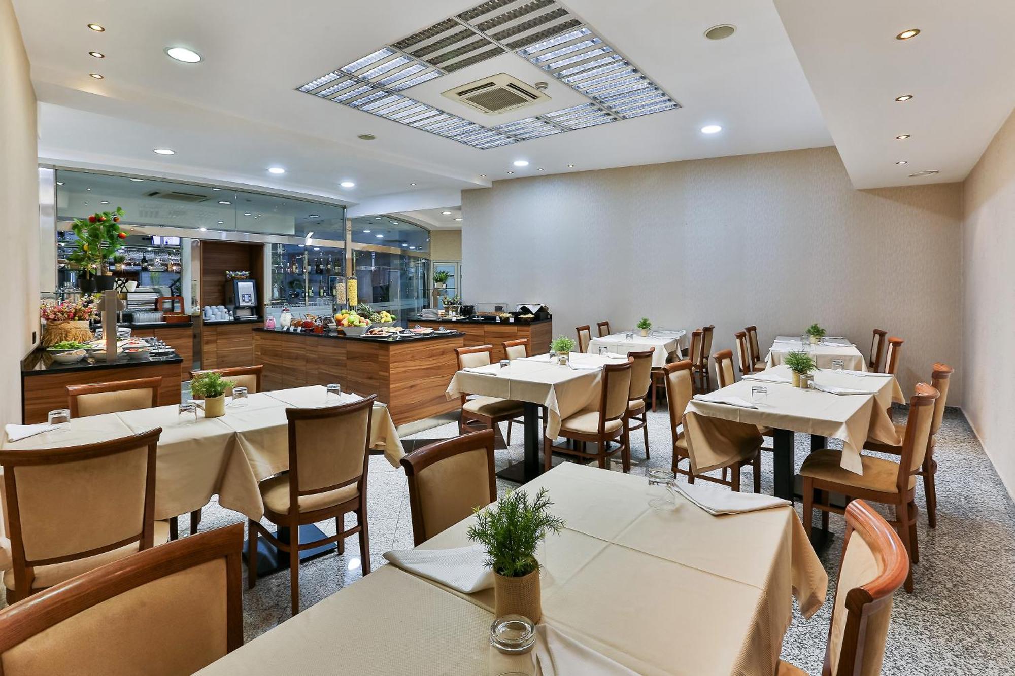 Kings Park Hotel Podgorica Ngoại thất bức ảnh