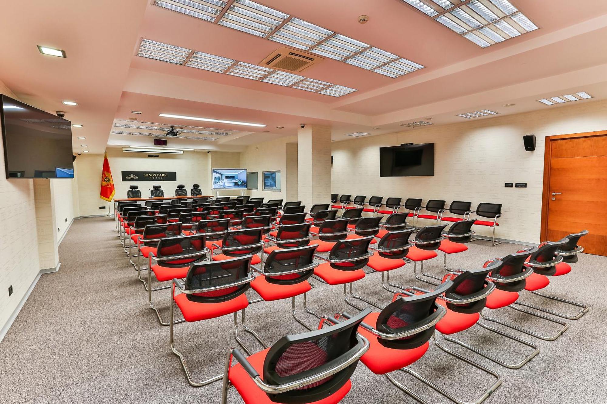 Kings Park Hotel Podgorica Ngoại thất bức ảnh