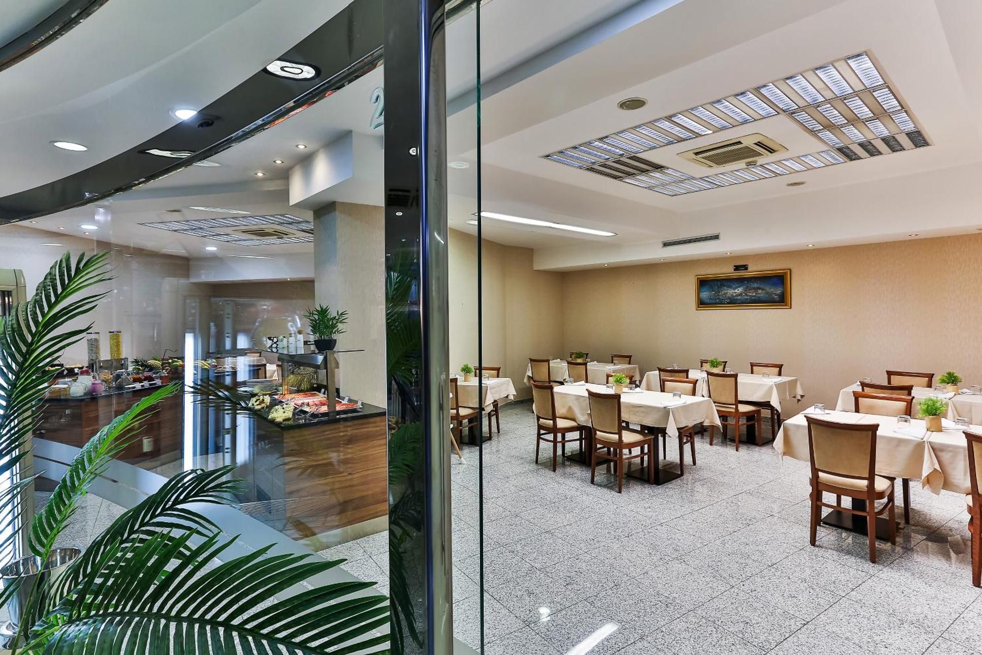 Kings Park Hotel Podgorica Ngoại thất bức ảnh