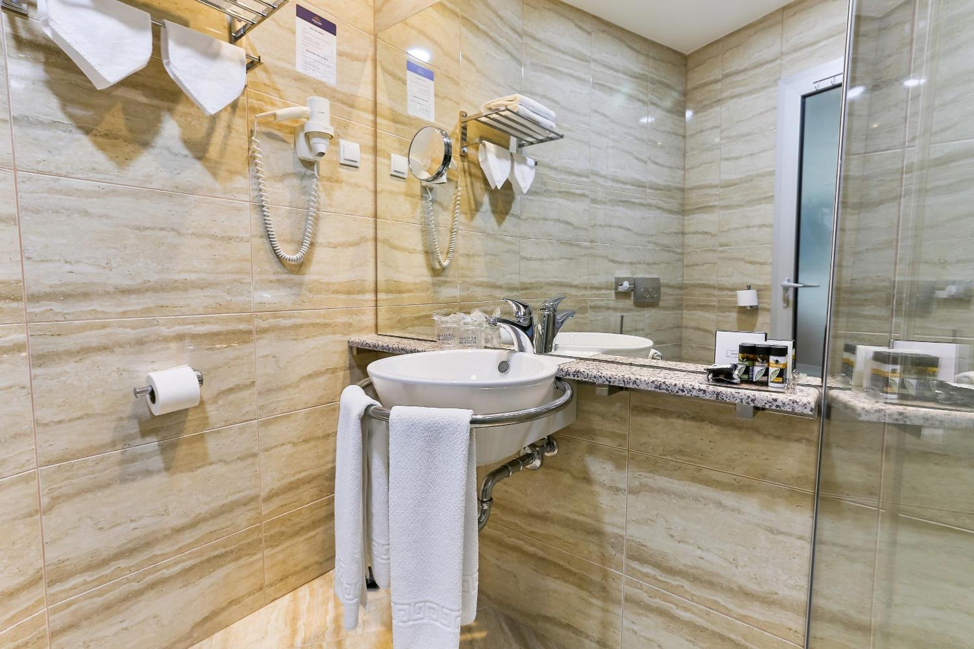 Kings Park Hotel Podgorica Ngoại thất bức ảnh