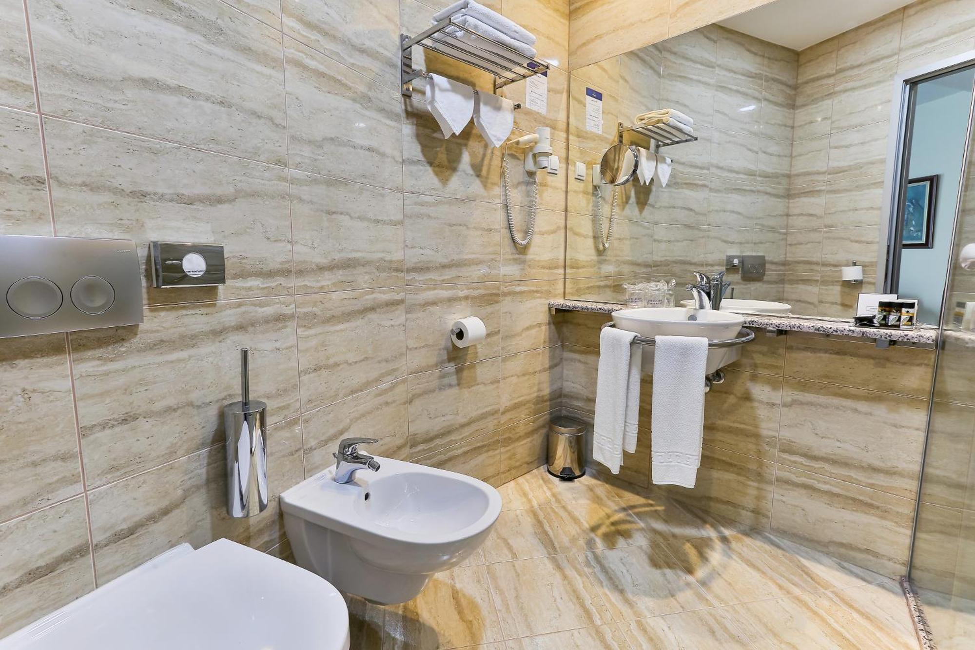 Kings Park Hotel Podgorica Ngoại thất bức ảnh