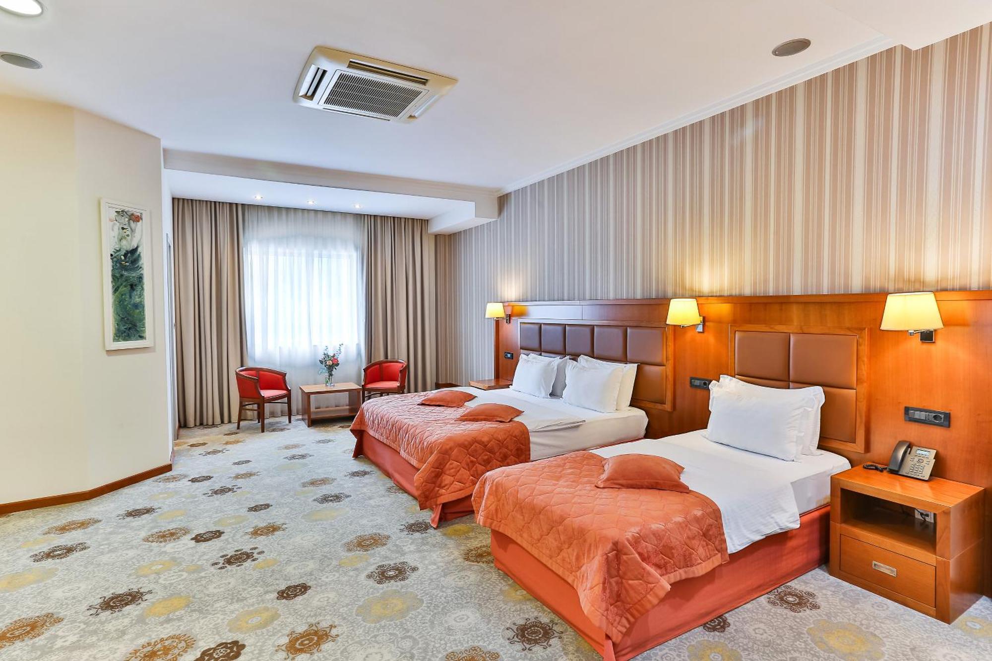 Kings Park Hotel Podgorica Ngoại thất bức ảnh